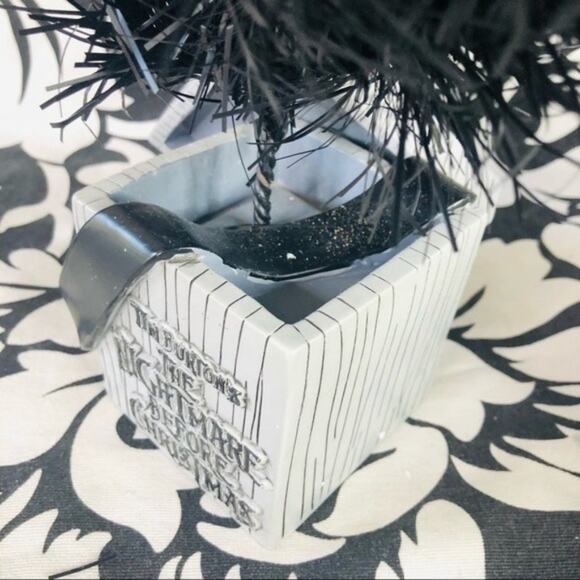 Disney NECA Nightmare Before Christmas Tree Diorama With mini Resin Masks - Picture 12 of 13